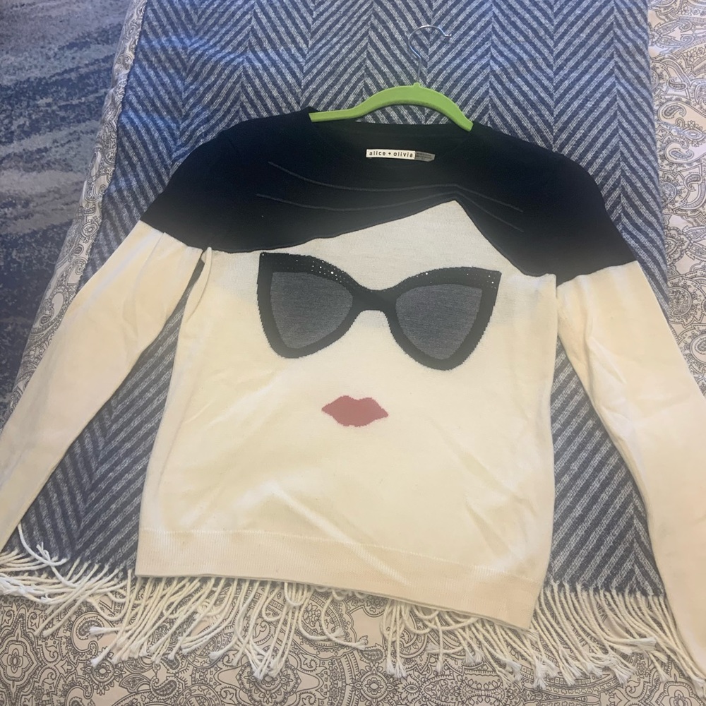 Alice +Olivia signature style sweater size Small